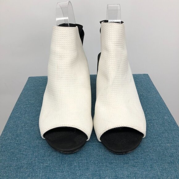 Kenneth Cole White Perforated Pleather Hannon Shootie Almond Nubuck Ankle Boots - Picture 2 of 15